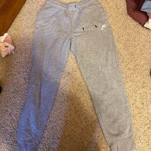 Grey women’s nike sweatpants, size medium